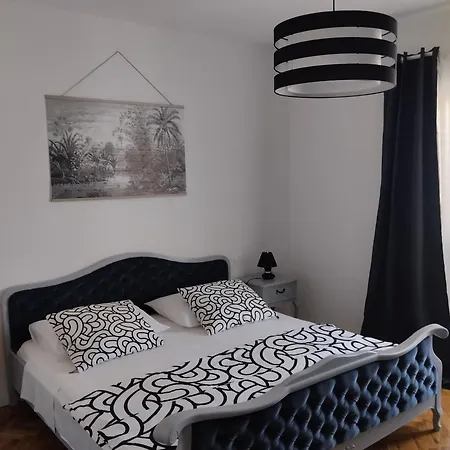 & Keti House וולה לוקה